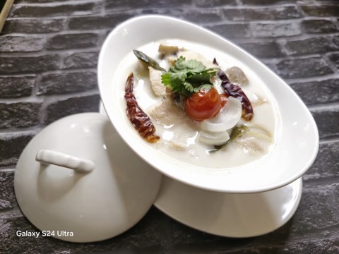 Banyan Thai Restaurant: the room