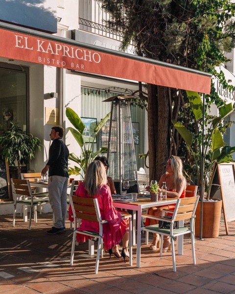 El Kapricho Bistro Bar Restaurante: the room