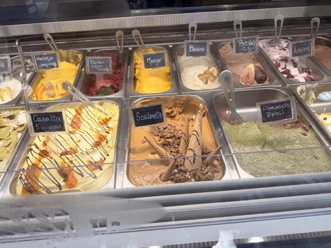 Fresca Passione Gelateria: the room