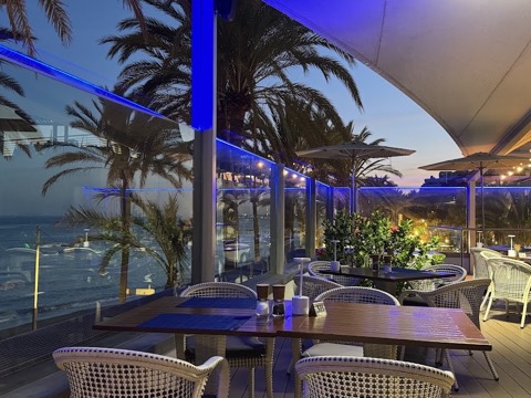 La Terraza: the room