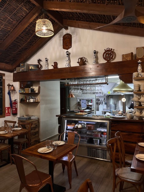 Mesón La Gallega: the room