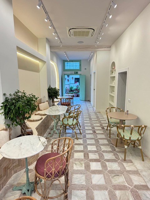 Piccolina Grand café: the room