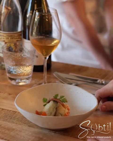 SUBTIL Wine Bar & Artisanal Products: the room