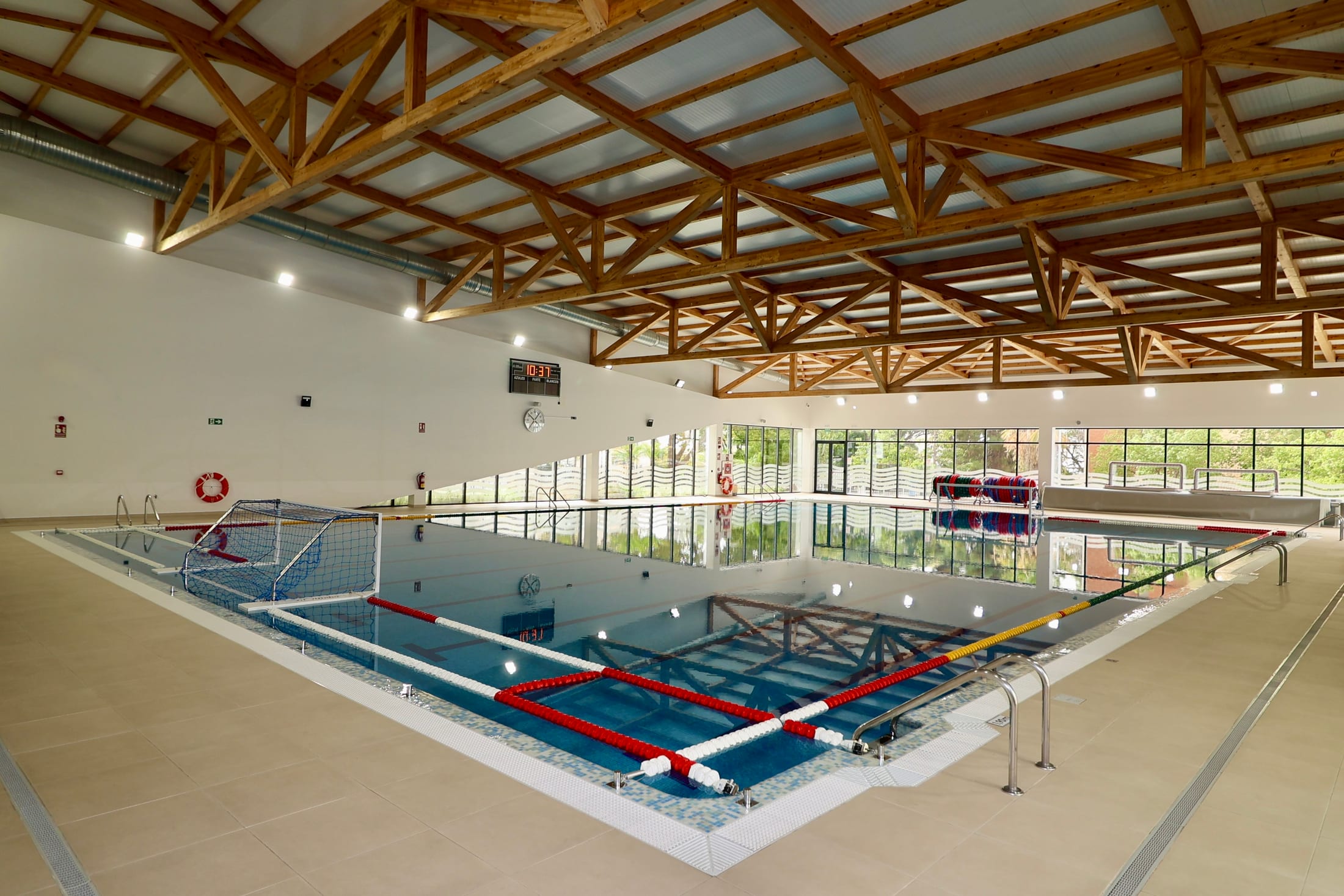 The indoor pool hall at Piscina Municipal Salduba, Marbella's municipal pool