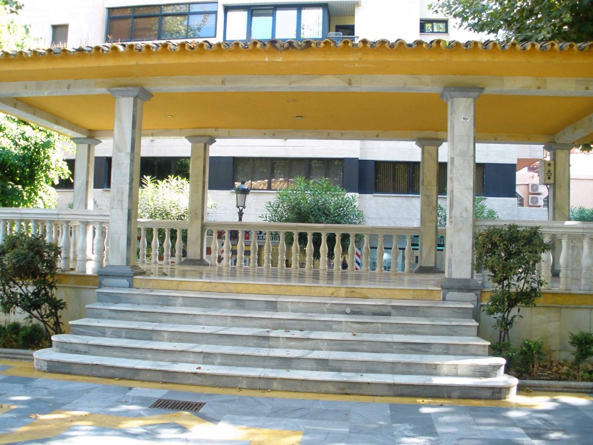 Stone pavilion and trees in Marbella’s Parque de la Alameda