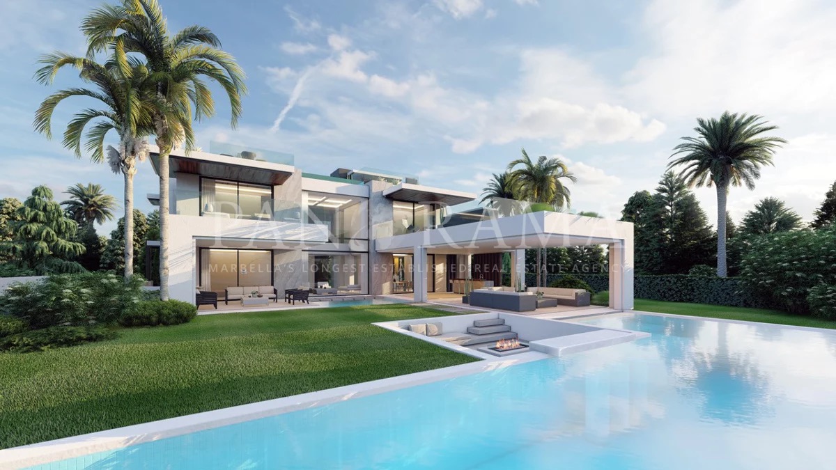 Villa asking €7,300,000 in Altos de Puente Romano, Marbella
