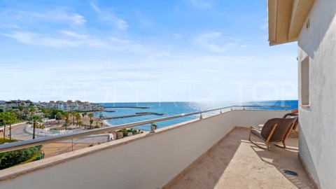 Apartment asking €1,995,000 in Andalucia del Mar, Marbella