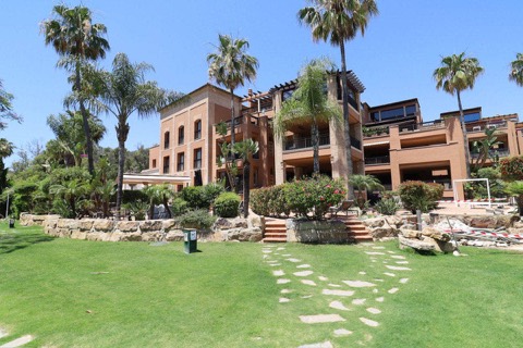 Duplex apartment asking €1,650,000 in Casablanca Beach, Marbella