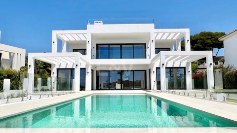 Villa asking €3,599,000 in Elviria, Marbella
