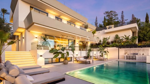 Villa asking €4,750,000 in Elviria, Marbella
