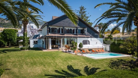 Villa asking €2,800,000 in Huerta del Prado, Marbella