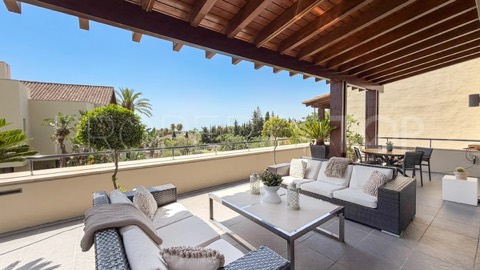 Apartment asking €2,250,000 in Imara, Marbella