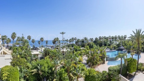 Apartment asking €5,900,000 in Laguna de Banus, Marbella
