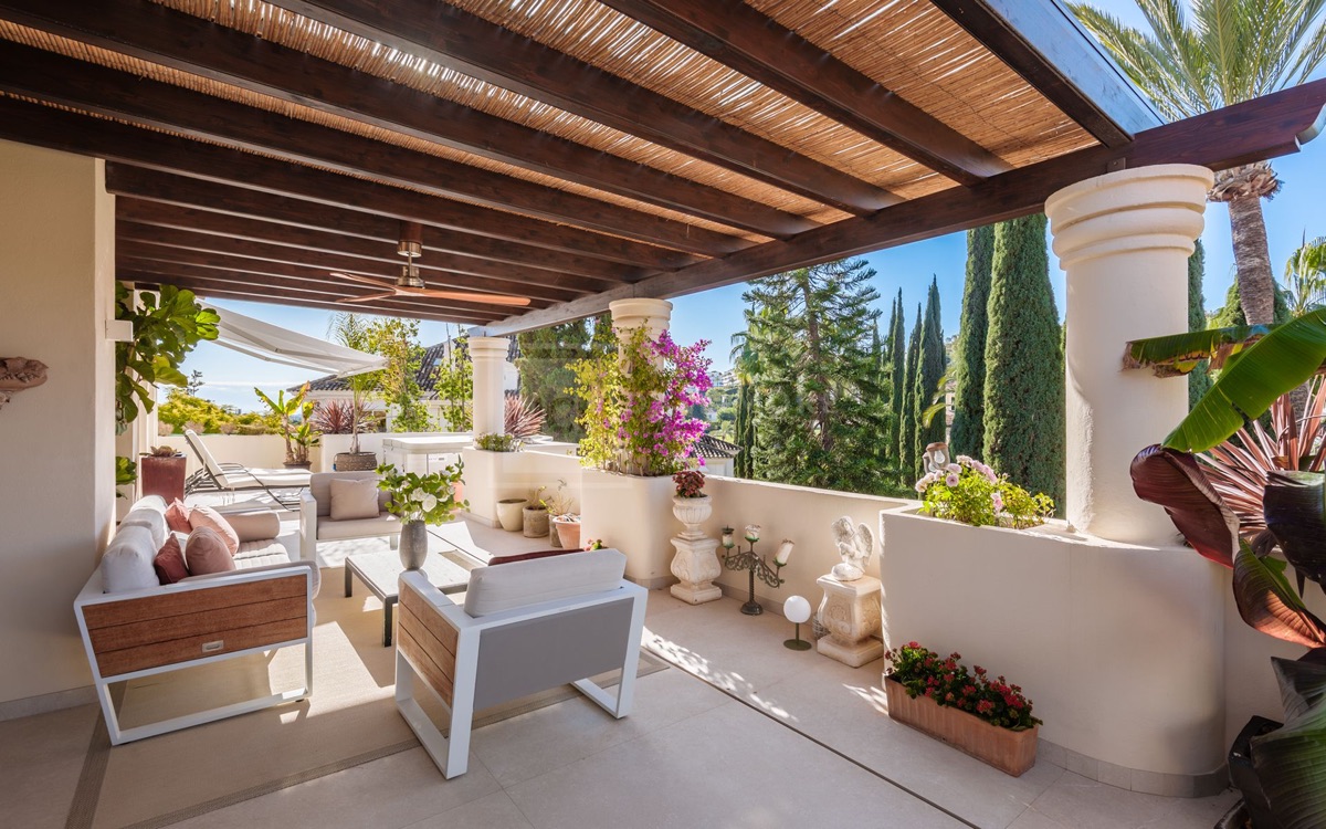 Duplex penthouse asking €3,950,000 in Las Alamandas, Marbella