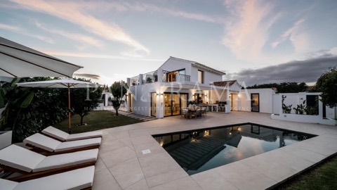 Villa asking €2,500,000 in Linda Vista Baja, Marbella