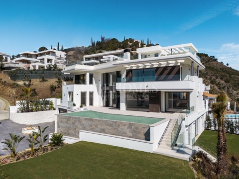 Villa asking €5,250,000 in Lomas de La Quinta, Marbella