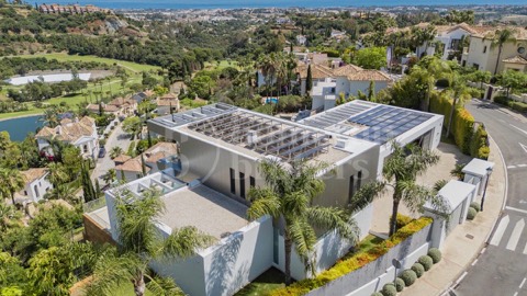 Villa asking €5,000,000 in Los Arqueros, Marbella