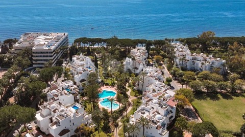 Apartment asking €3,750,000 in Alhambra del Mar, Marbella