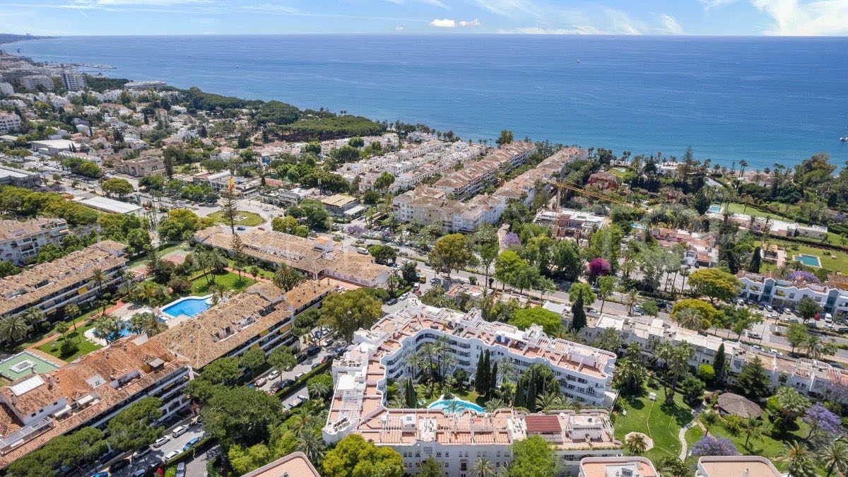 Duplex penthouse asking €1,500,000 in Marbella Real, Marbella