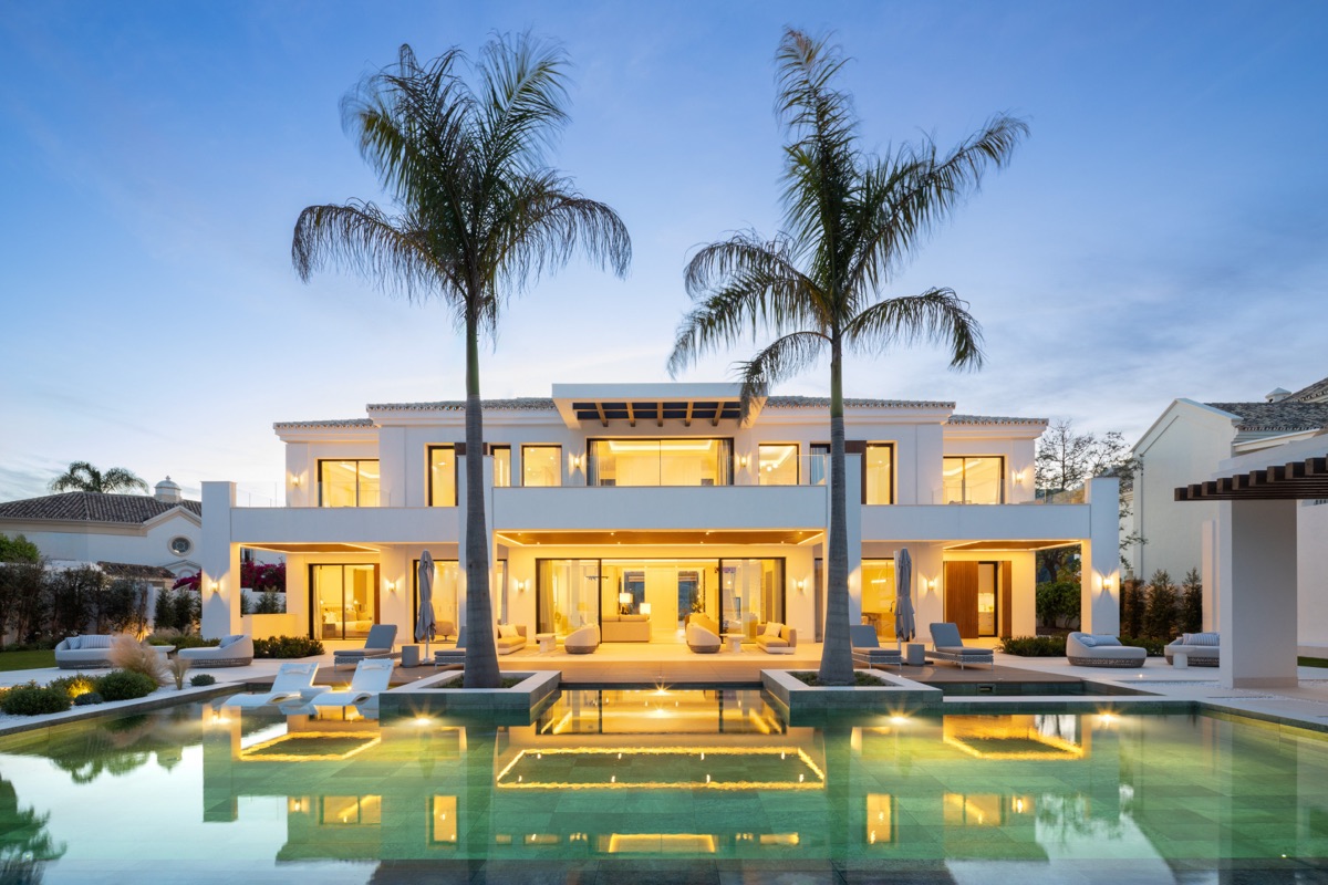 Villa asking €9,600,000 in Monte Halcones, Marbella