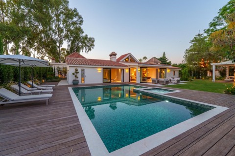 Villa asking €5,950,000 in Marbella - Puerto Banus, Marbella