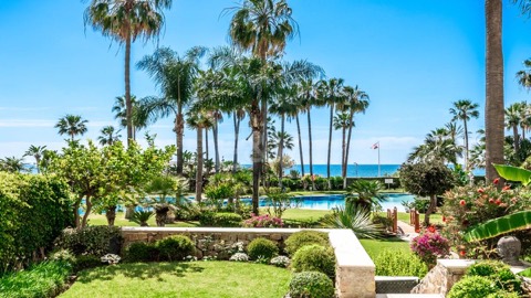 Apartment asking €4,900,000 in Puerto Banus, Marbella